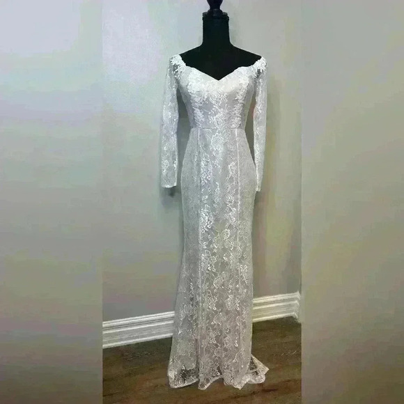 Dresses & Skirts - NWT Cream and white Wedding dress.
